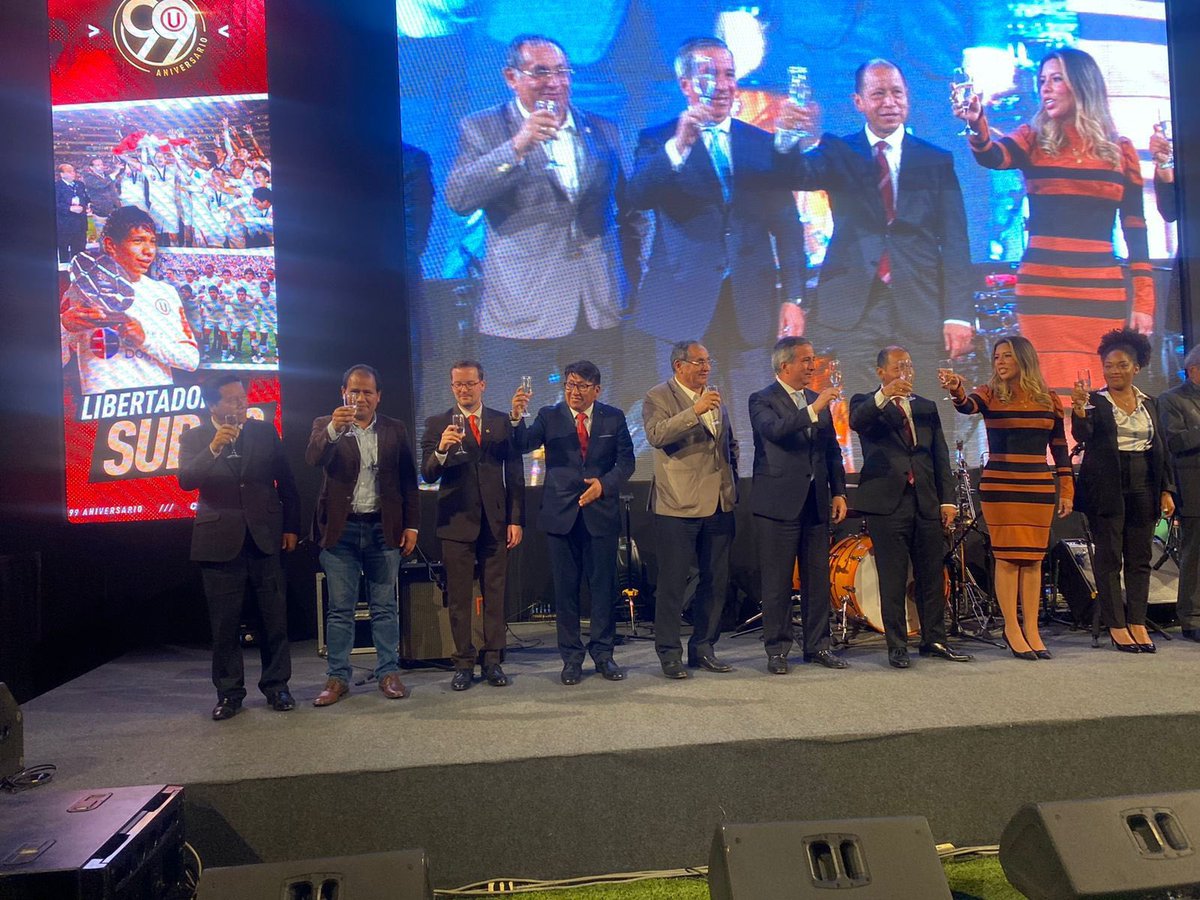 fabricicabrera's tweet photo. Comisión de Economía aprobó proyecto de ley que permite al club Universitario de Deportes no pagar deuda tributaria de 136 millones de soles por los próximos 35 años. En agosto del 2023 congresistas de diversas bancadas asistieron al aniversario 99 del equipo crema. @elfoco_pe https://t.co/DJmh9Wff7X