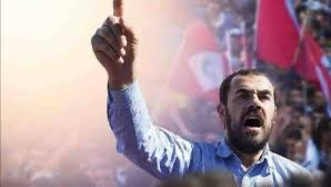 Het is nu zeven jaar geleden dat deze held, samen met zijn kameraden, werd gearresteerd door het #Marokkaanse regime. Daarmee werd de hele Rif in zekere zin gearresteerd. Onze strijd gaat door.
#freeZefzafi #freeall #freeRif