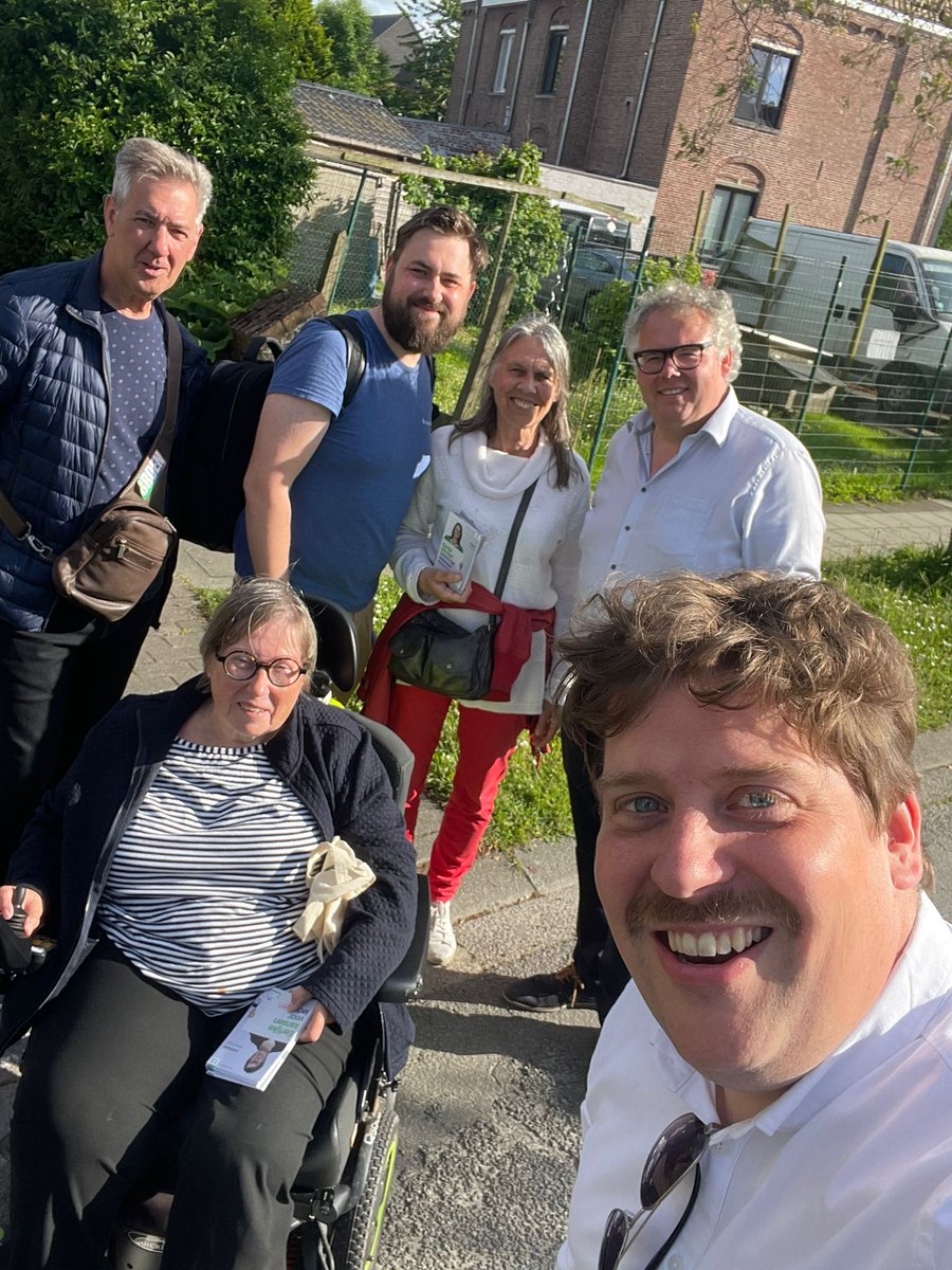 Jordy_Sabels's tweet image. Als Europees kandidaat nog eens campagne gevoerd in mijn geliefde Ieper. 💚🇪🇺

Ook de Ieperling, net zoals iedereen in Vlaanderen, kan op 9 juni op mij stemmen. 👏

6de opvolger, Groen, Europees.