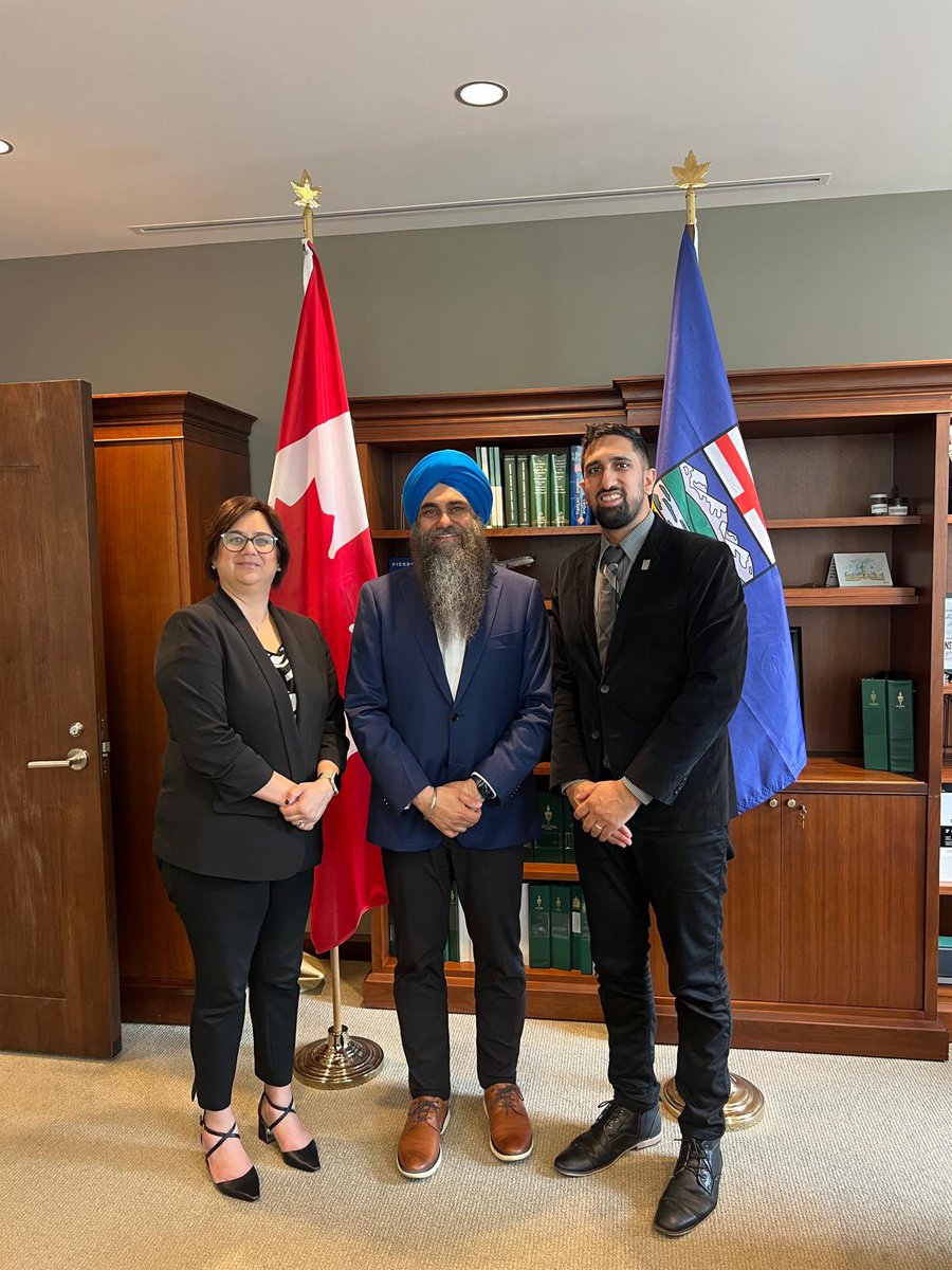 Thank you to Dr. Jaipaul Parmar and Dr. Ayla Azad from the Canadian Chiropractic Association for meeting yesterday and for your discussion on how the federal government can help chiropractors help Canadians. @CanChiroAssoc