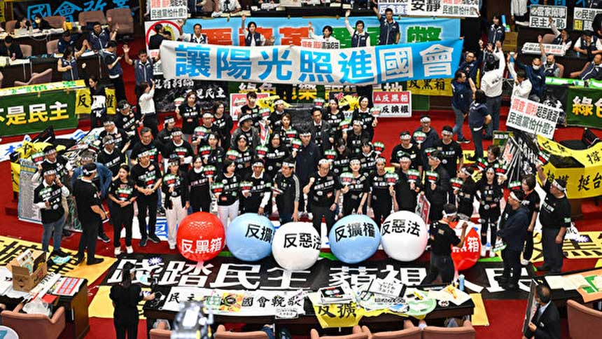 议员李宗霖：台湾怎样走出目前的困境: 台湾国民党与民众党所提 #国会扩权 法案28日下午 #三读通过 ，总统府28日深夜表示，在社会高度疑虑及议论当中， #立法院 仍三读通过法案修正。