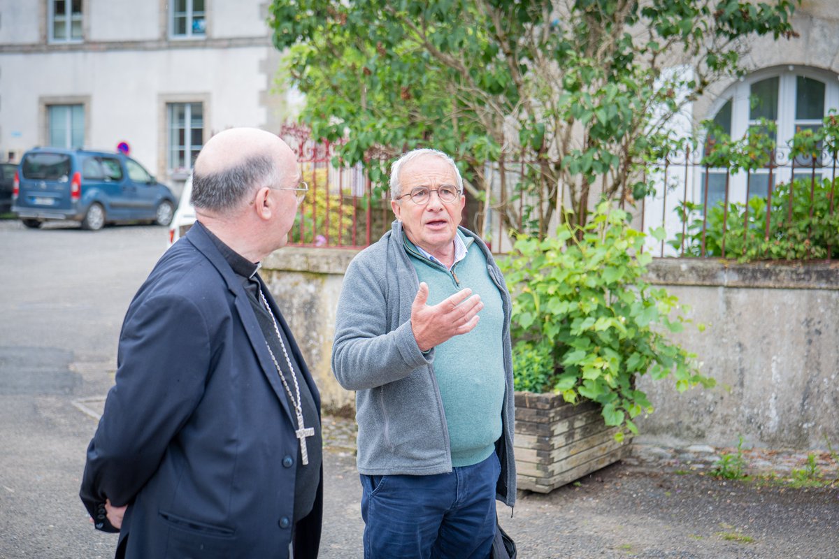 CorrezeCatho's tweet photo. 📸 En ce moment, visite pastorale de Mgr Francis Bestion pour comprendre en profondeur la Communauté locale d'Argentat : rencontre avec les élus locaux, découverte du tissu économique local, visite des chrétiens, messes dans différentes églises 🤝
#Argentat https://t.co/yQClO09ZZW