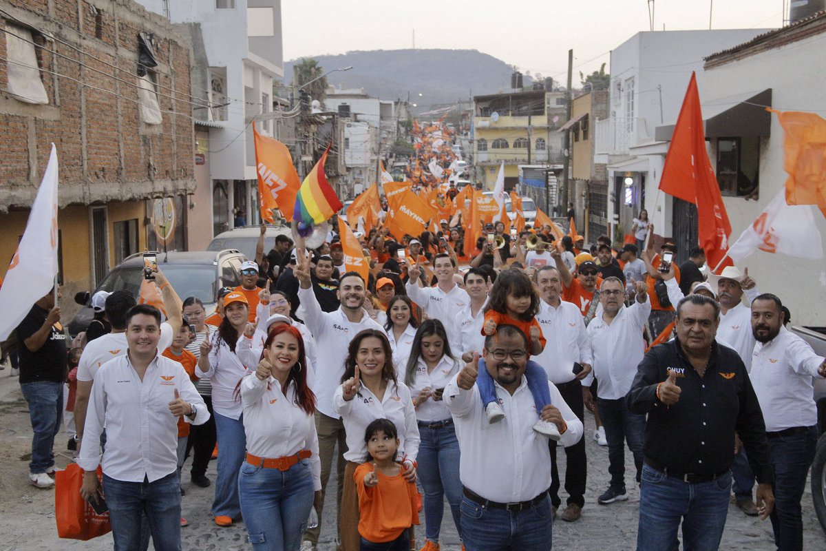 IsaacTrejo24's tweet photo. ¡Espectacular cierre en #Chapala! 🧡🍊La respuesta y cariño de miles de chapalenses no tiene precio, siempre demostrando su apoyo incondicional, que sin duda, nos llevará al triunfo el próximo 2 de junio. Gracias por la confianza, yo sí les voy a cumplir. #VotaNaranja 🍊 https://t.co/aesD5myNz3