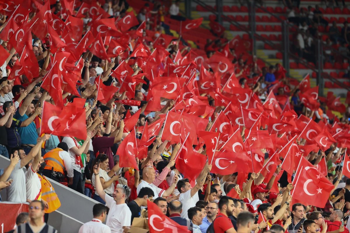 Kadın A Millî Takımımızın, 2025 Avrupa Şampiyonası Elemeleri B Ligi 1. Grup'ta 31 Mayıs Cuma Günü Erzincan'da Azerbaycan ile oynayacağı müsabakayı futbolseverler ücretsiz olarak izleyebilecekler. 13 Şubat Şehir Stadı'nda saat 20.00'de başlayacak maçı izlemek isteyen taraftarlar,