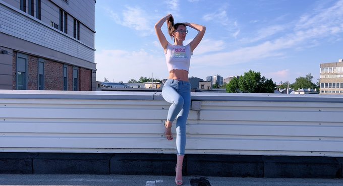 beauty shine through in everything I do. ✨ https://t.co/EsHJw3pmha