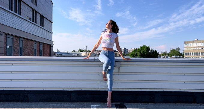 beauty shine through in everything I do. ✨ https://t.co/EsHJw3pmha