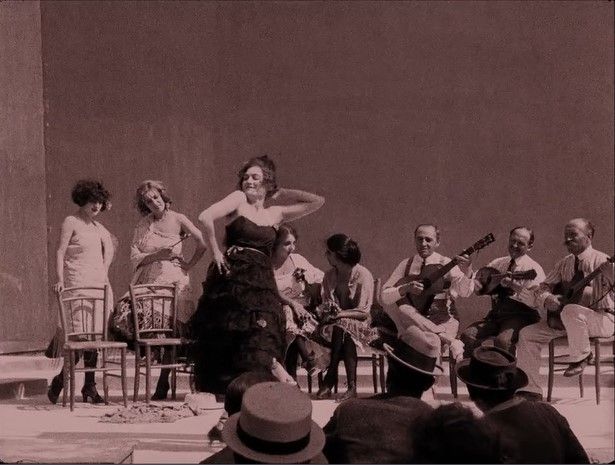 À voir sur HENRI, 'La Fête espagnole' de Germaine Dulac💃 
Pour son premier scénario cinématographique, Louis Delluc se laisse séduire par un des fantasmes de son temps : la fête espagnole, ses danses, ses rythmes et ses passions amoureuses. 
👀 cinematheque.fr/henri/film/482…