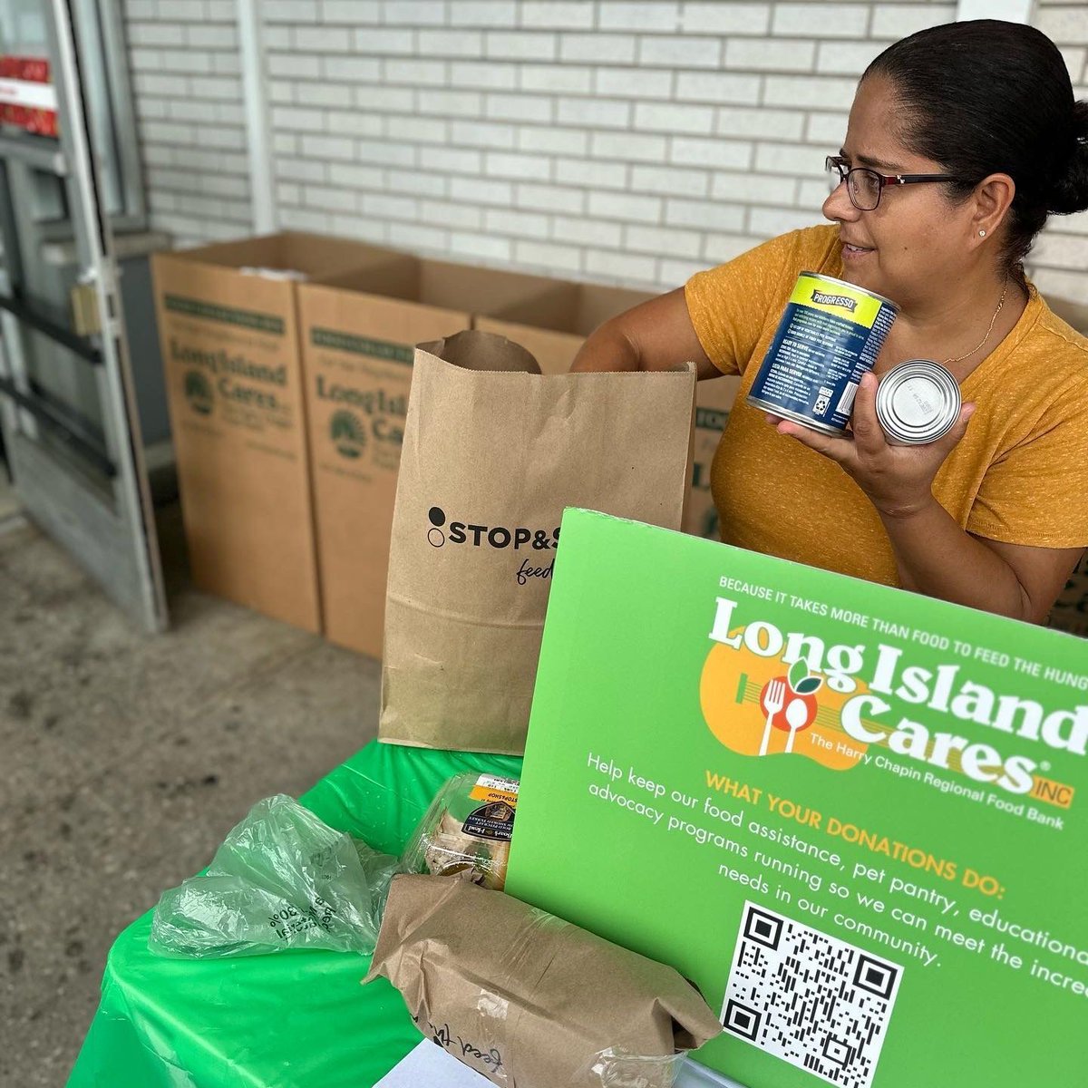 Only 4 days until the #FeedingOurFamilies food drive! Join Long Island Cares, @NBCNewYork, and @Telemundo47 on June 1st at @StopandShop in Carle Place to help deliver one million meals. Every bit helps! 

#FOF #EndHunger #LongIslandCares