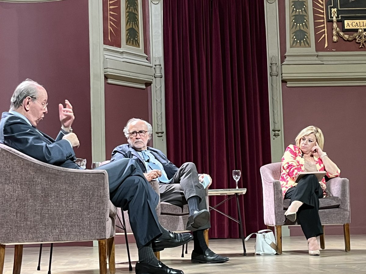 Elsa_Tadea's tweet photo. .@ElenaValenciano destaca la figura de Alfredo Pérez Rubalcaba como hombre de Estado y subraya sus palabras “primero España, después el @psoe y finalmente nosotros”.

También sobre Soraya Sáenz de Santamaría quien hizo un importante trabajo técnico en torno a la ley. https://t.co/UgrH2lr83y