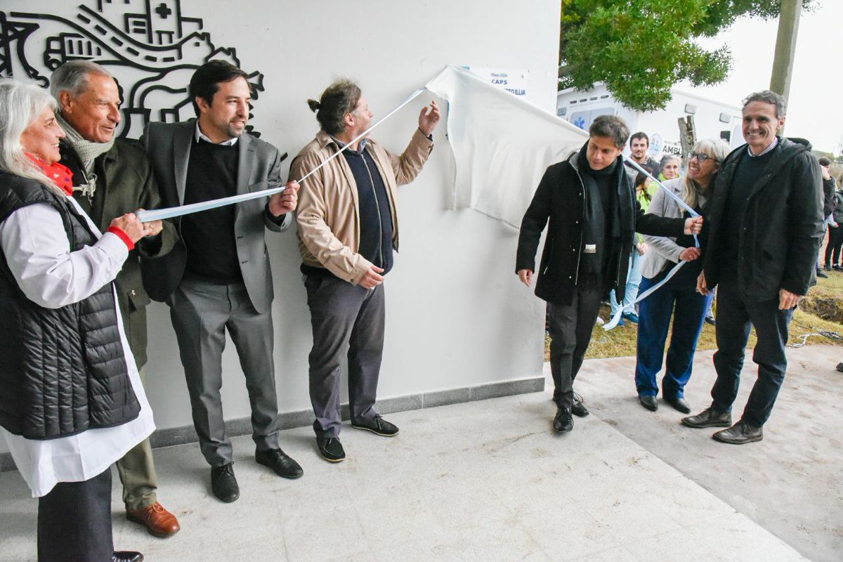 gkatopodis's tweet photo. En la Provincia de Buenos Aires seguimos construyendo una red de Infraestructura del Cuidado para que sea un derecho de todas y todos los bonaerenses.
Hoy en #GralLavalle inauguramos con @Kicillofok, @nkreplak y el intendente Nahuel Guardia el nuevo Centro de Atención Primaria para el Paraje Pavón.
Un espacio de 473 m2 con consultorios, sala de enfermería, vacunatorio y farmacia para reforzar la atención sanitaria en esta comunidad que sigue creciendo.
Esta es la señal de que en cada rincón de la provincia hay obra pública que mueve la economía local y activa toda la cadena de la construcción.