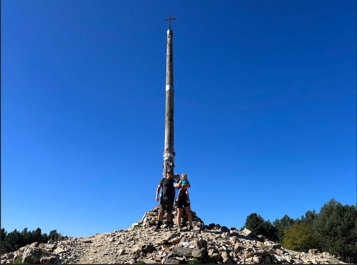 AshleyDwyer's tweet photo. Today's climb brought us to this stunning spot, where we paused to soak in the peace and the panoramic views. Moments like these fill our hearts.
 #roamtheplanet #travelingwhileworking #globetrotting #ChasingWeatherandWifi #bellamysu #spain❤️ #caminodesantiago https://t.co/Dp8NiBlDjo
