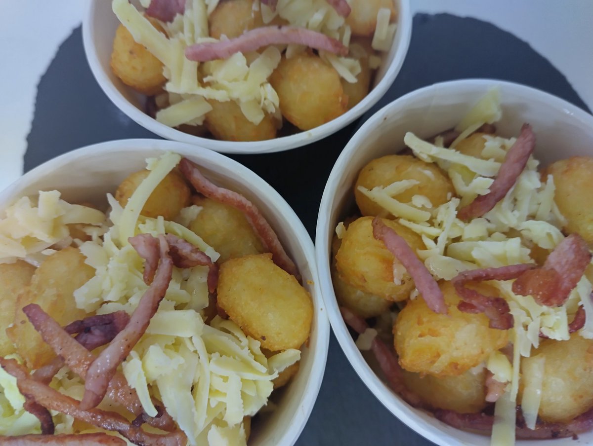AngelsRecipesuk's tweet photo. Our new dish,
Potato pot hole misery 
Only available on Uber, Deliveroo and just eats 
Basildon https://t.co/fWAc1QUxrT
