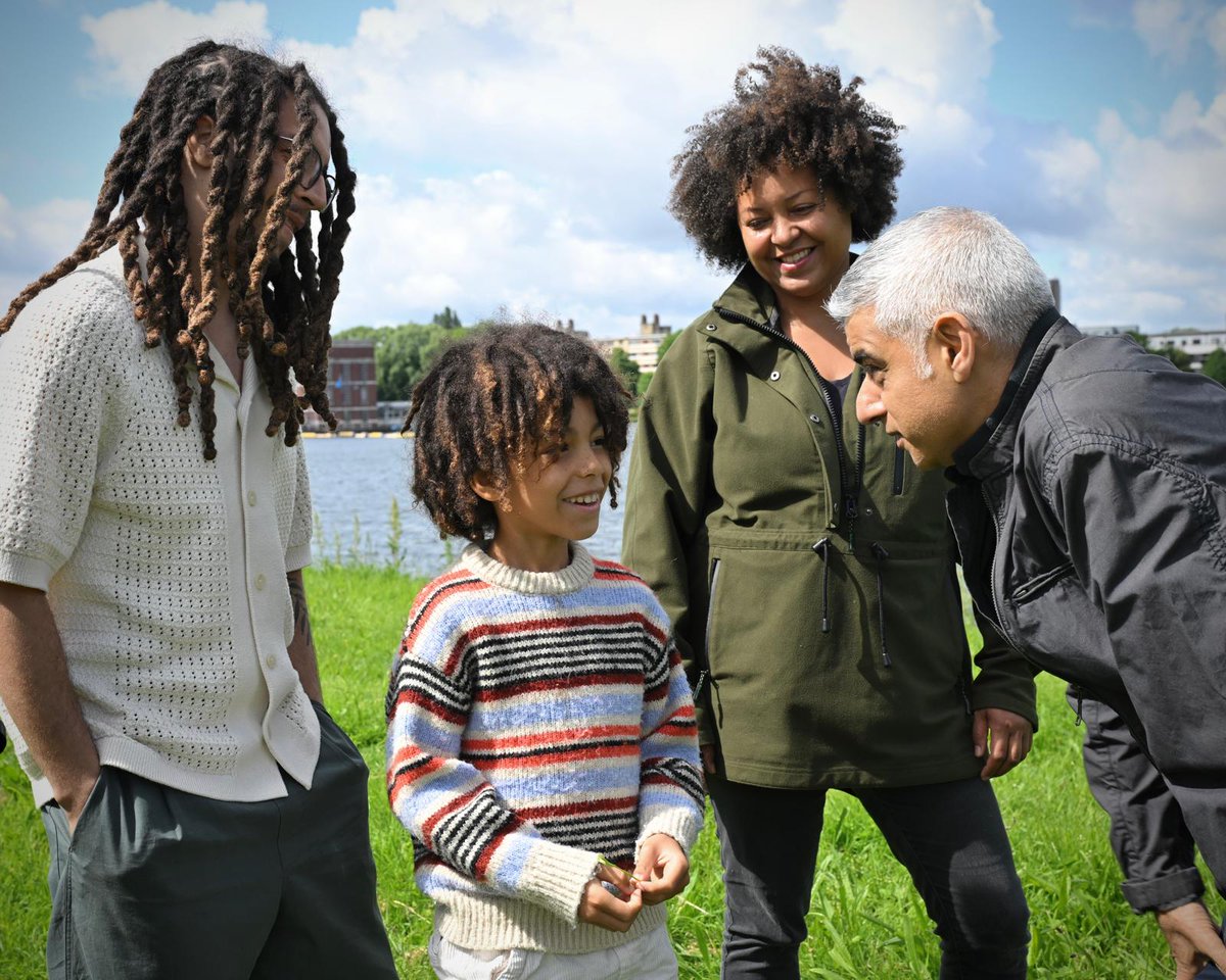 MayorofLondon's tweet photo. Earlier I visited the West Reservoir and Woodberry Wetlands in Hackney today to see how our investment has cleaned up the 19th century reservoirs.

Local communities now have a wetland nature reserve and a place to swim, sail boats and paddle kayaks. https://t.co/82on3D2nxM