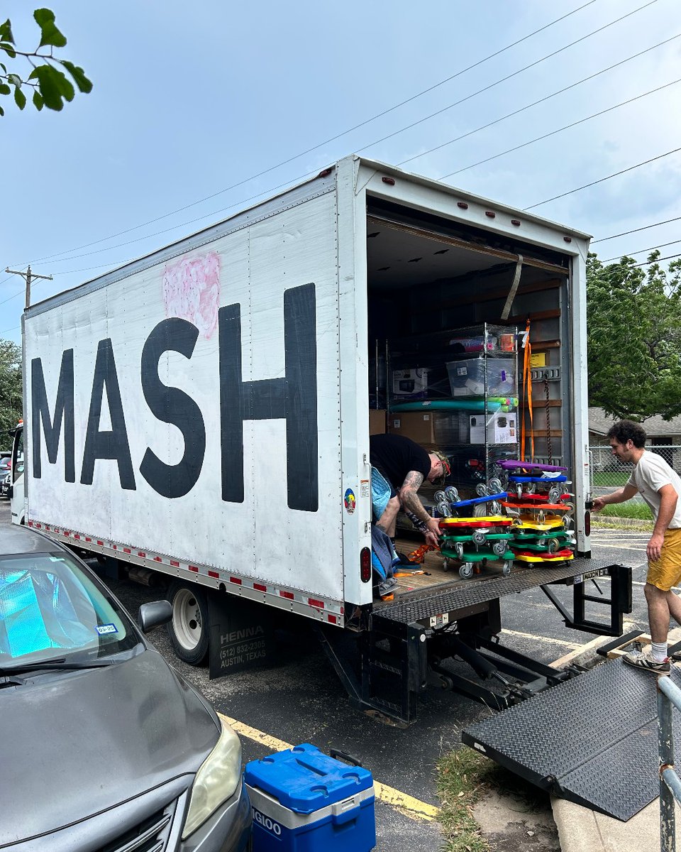 theARFoundation's tweet photo. Happy Summer Move-In Day! Thank you to #MASHMOVERS and our Leadership Council for all of your help loading and unloading three trucks worth of ARF Summer Camp supplies.
#ARFSummer24 #AndyRoddickFoundation #SummerLearningCamp https://t.co/1qp26XZOhZ