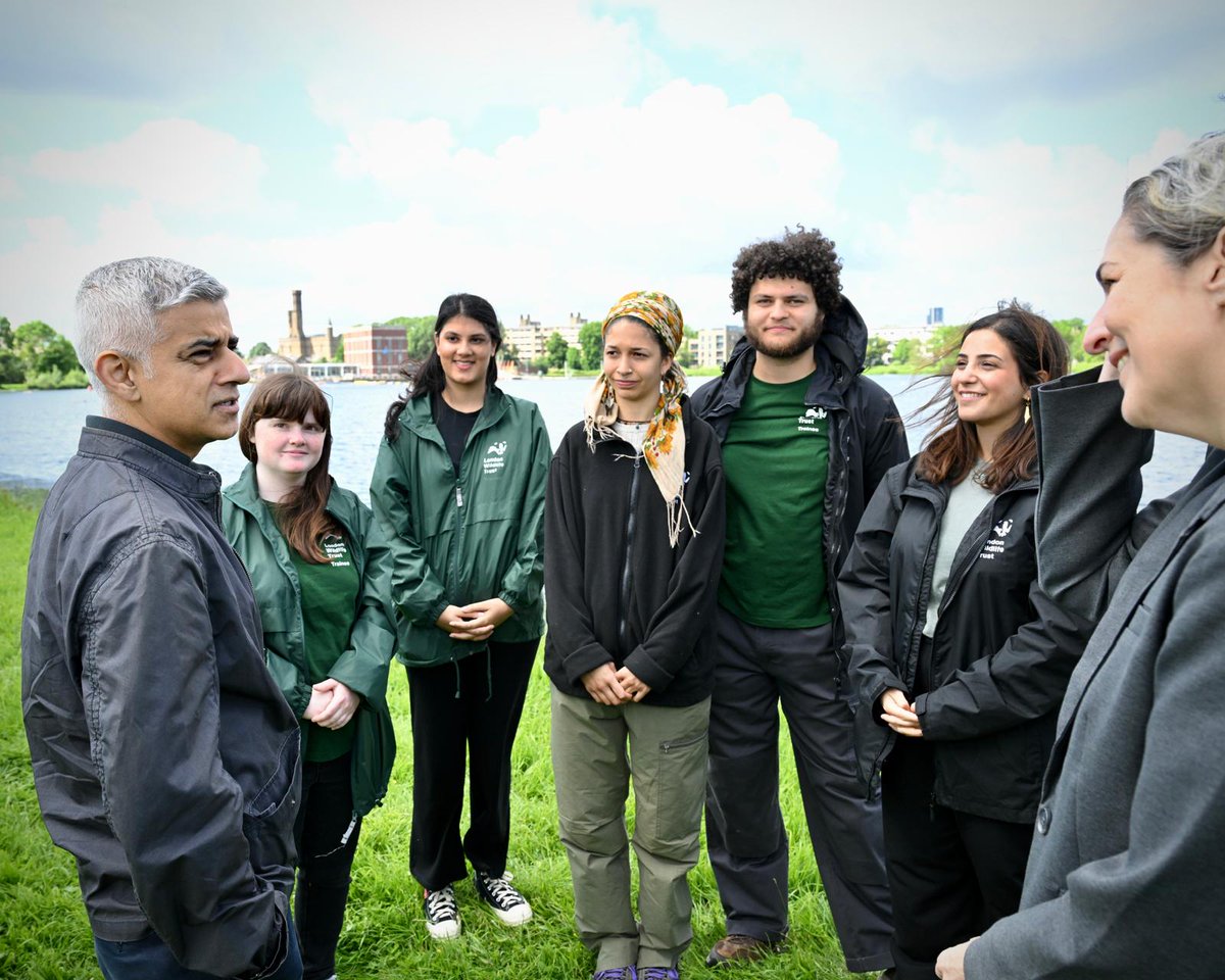 MayorofLondon's tweet photo. Earlier I visited the West Reservoir and Woodberry Wetlands in Hackney today to see how our investment has cleaned up the 19th century reservoirs.

Local communities now have a wetland nature reserve and a place to swim, sail boats and paddle kayaks. https://t.co/82on3D2nxM