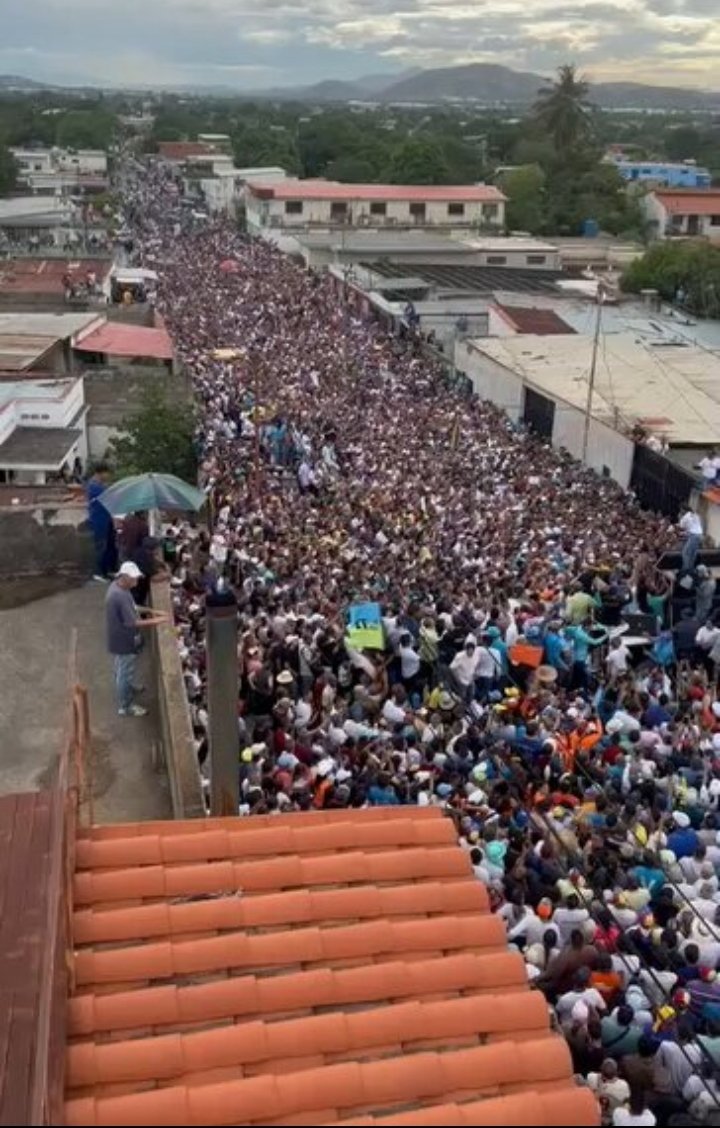 Ésto es en Lara,  no notan nada extraño en ésa marcha ?