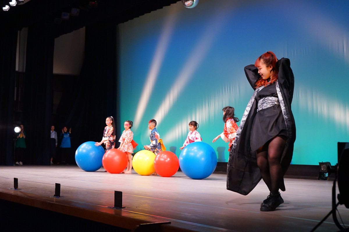 kidsgarden_fs's tweet photo. 🎵舞台　#キッズダンス #バランスボール

2024,3,20水曜日　祝日
第30回キッズガーデン武蔵小杉教室発表会
川崎市民プラザ　ふるさと劇場

🎧 #TheSliders 🎤 #吉川晃司 💃#lamune

#企業公式相互フォロー #川崎市 #武蔵小杉 #スペースオペラ #ダンススクール #ダンス教室 #ダンススタジオ #特設サイト #設営完了 #スポーツクラブ #法政通り #ブレーメン通り #ダンス動画

体験見学の申込＆問い合わせ
https://t.co/RLOC3cX7ot