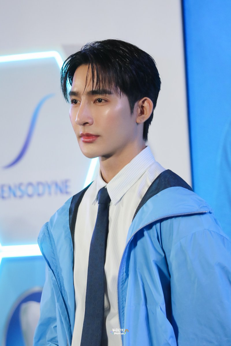 คุณพรีเซนเตอร์สุดหล่อ 🤎💙

Sensodyne x The Earth 
@Earth_Pirapat #EarthPirapat 
#SensodynexEarthTay