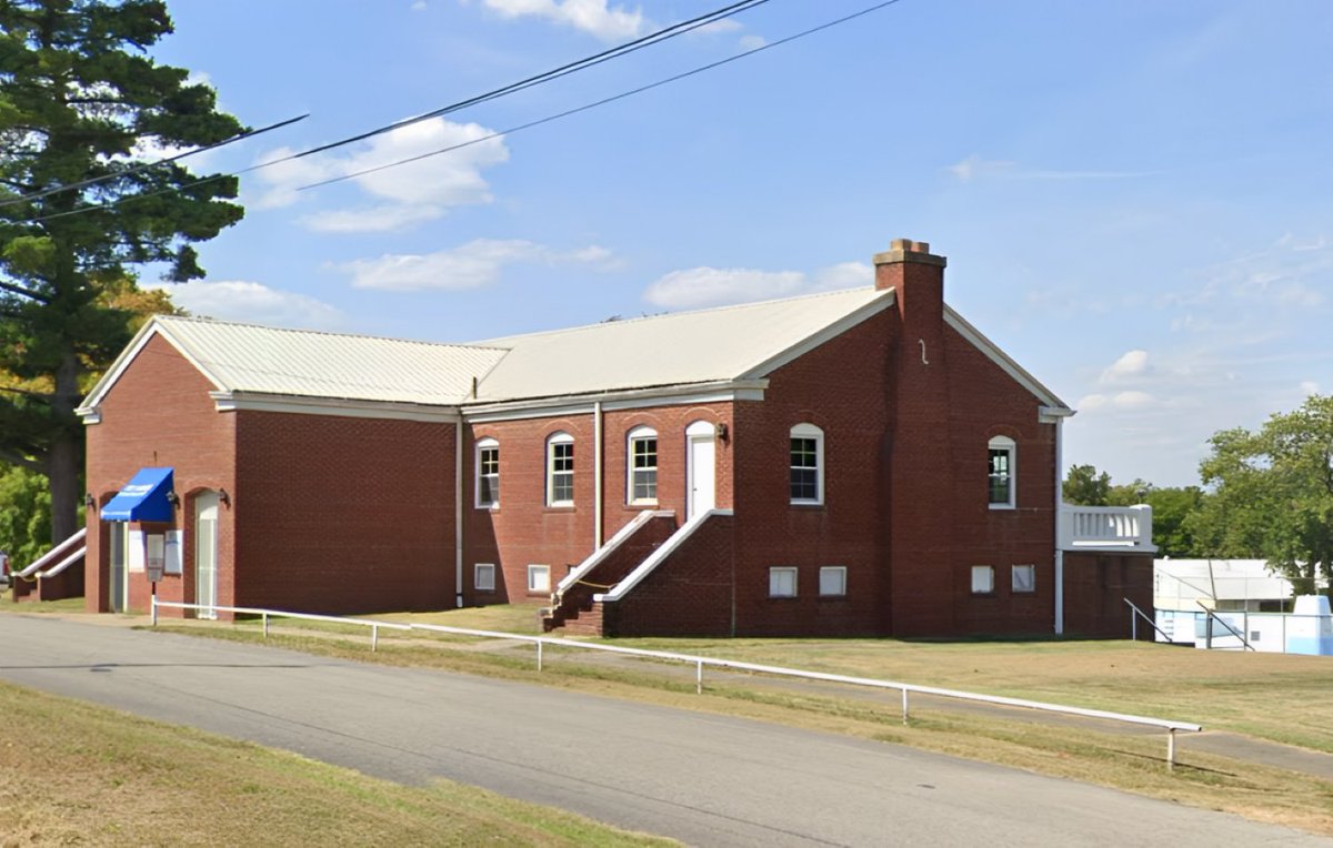 stenochchurch's tweet photo. This image shows our original home in Mount Carmel, IL, where the Church of St. Enoch the Apostle began its journey in 1961. ⛪️🙏🤲
It marks the humble beginnings of our community, dedicated to spiritual growth and service. 👼🪽😶‍🌫️
#Faith #Church #God #Bible #OurChurch #Community https://t.co/ns3VOkAgJJ