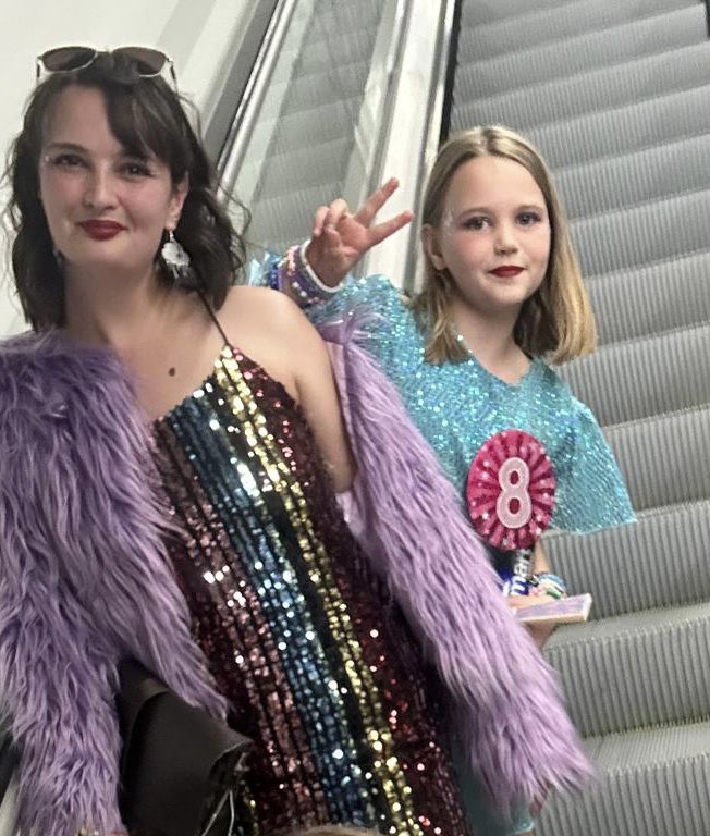 We are on our way with the #birthdaygirl to #MadridTSTheErasTour!!! Section 607 are you ready for it tonight? <a href="/taylornation13/">Taylor Nation</a> #TSTheErasTour #taylorswift #swifties