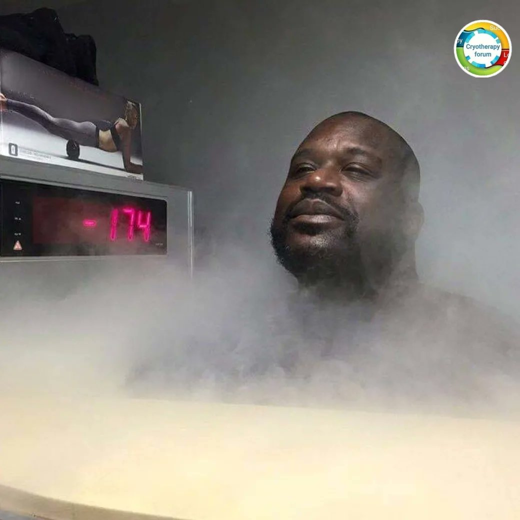 🤩Nothing is impossible for a person genuinely passionate about extreme cold treatments. Check out the photo of a famous basketball player, 🏀Shaquille Rashaun O’Neal, taking a cryotherapy session.