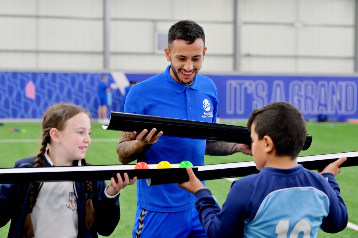 Everton in the Community and Steve Morgan Foundation win top award at Football Business Awards 💙 👉 ow.ly/oGNE50S00lh