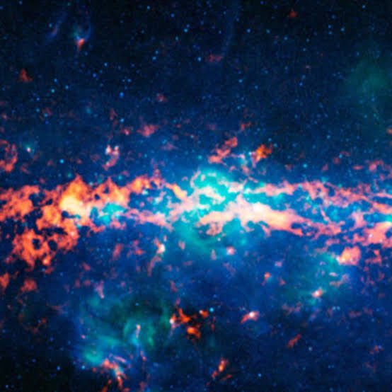capabledosh's tweet photo. There is a giant cloud of alcohol in space that’s hundreds of times the  size of our entire solar system!

It’s made mostly of methanol (the kind of alcohol in rocket fuel), and it is located near the center of our galaxy. Cheers! 🍻 https://t.co/rnhD3fCbKs