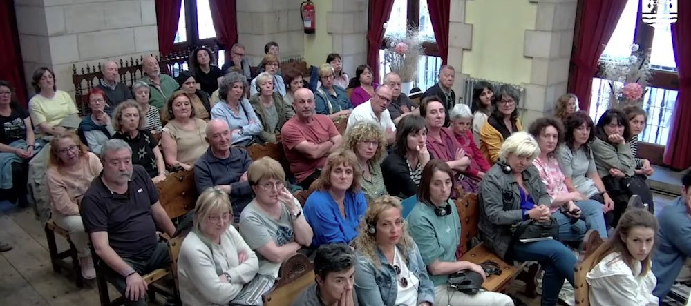 Zaintza duintzeko aldarria babestu du plenoak
oarsoaldea.hitza.eus/2024/05/29/zai…
<a href="/OARSODUINTASUNA/">DUINTASUNA ELKARTEA</a> <a href="/femnista/">Oreretako Asanblada Feminista</a> <a href="/bforereta/">Oreretako Bilgune Feminista</a> <a href="/Sindikal_ero/">Eñaut Gracia</a> <a href="/Isaac_Palencia/">Isaac Palencia</a> <a href="/ElixabeteMurua/">Elixabete Murua</a> <a href="/YoliYoli74/">Yoli Martin</a>