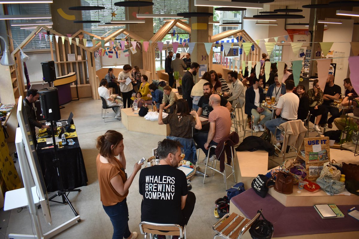 [RETOUR SUR] 🥳 La journée citoyenne de la Fête de l’Europe 2024

Le samedi 25 mai s’est déroulé le temps fort de la Fête de l’Europe !

Un grand merci à tous·tes, aux partenaires, commerçants, intervenants, bénévoles, ainsi que l’équipe salariée pour votre participation ☺️