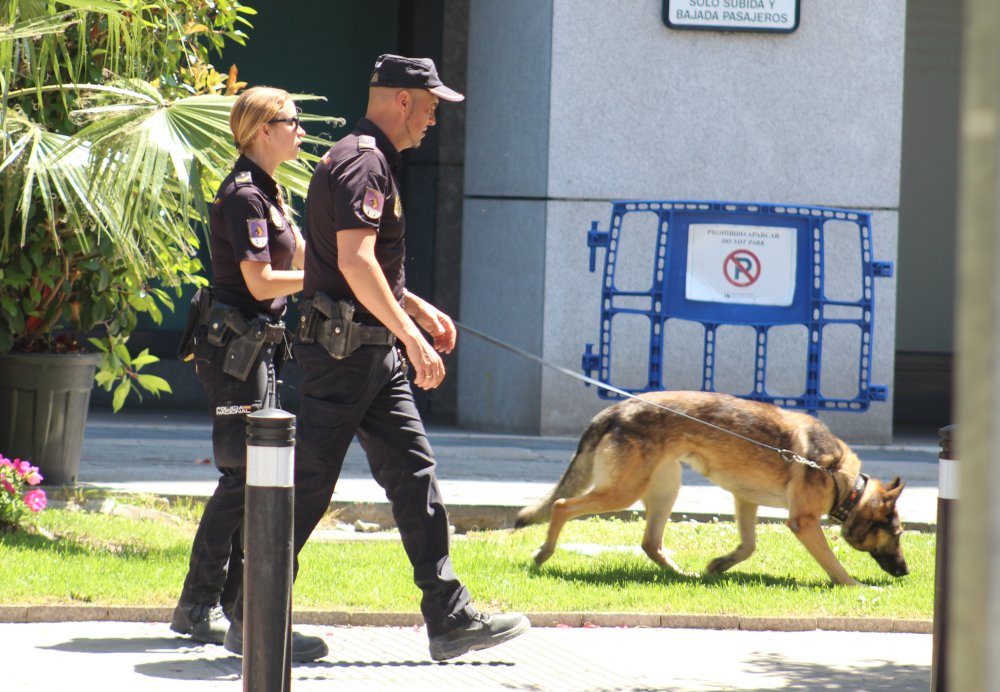 As #Bilderberg looms, the security has stepped up a gear; police sniffer dogs have been checking out the venue. So far the #Madrid police have been extremely friendly and courteous, so that's something.