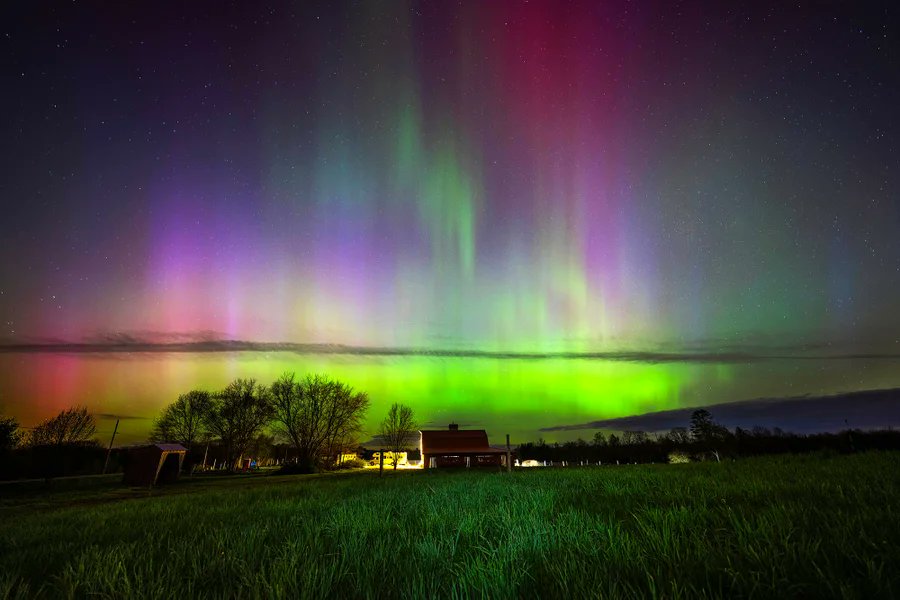 RAI948039148326's tweet photo. The Great Solar Storm of 2024 produced some of the strongest auroras in centuries, visible as far south as Florida and northern India. 🌌🌍 Scientists are still studying this historic event. 
#SolarStorm2024 #Auroras #SpaceWeather #NASA  #ritaatronicsinnovations #Trending https://t.co/ym8OJP6ihb