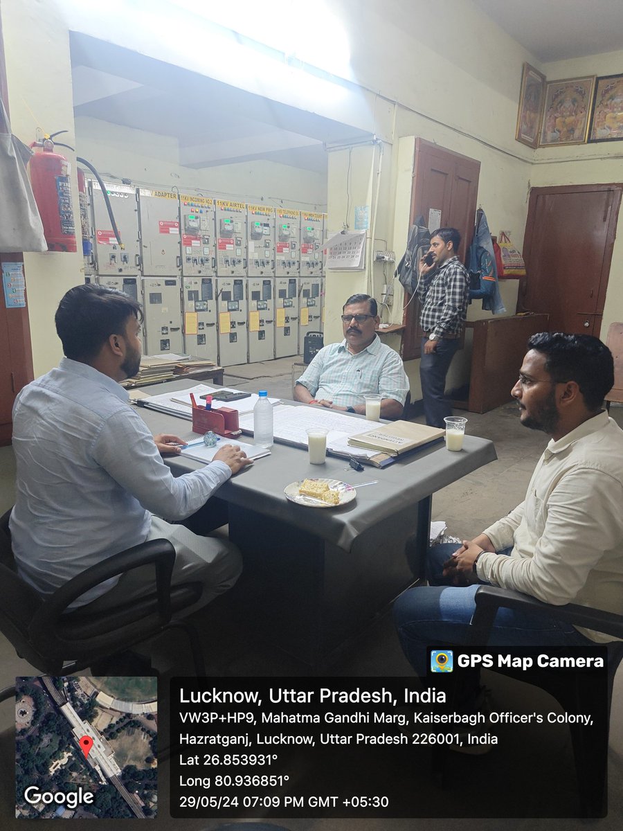 ResidencySdo's tweet photo. 33/11 उपेकन्द्र हनुमानसेतु का अधिक्षण अभियंता आर सी पाण्डे सर द्वारा औचक निरीक्षण किया गया  और पीक ऑवर में सबस्टेशन तैनाती रह के कार्य करने के निर्देश दिए |@Mvvnlcisgomti2 @SEEUDC8 @eeresidenc58397 @UPPCLLKO @aksharmaBharat @mduppcl @ChairmanUppcl https://t.co/3UGXvuy6OC
