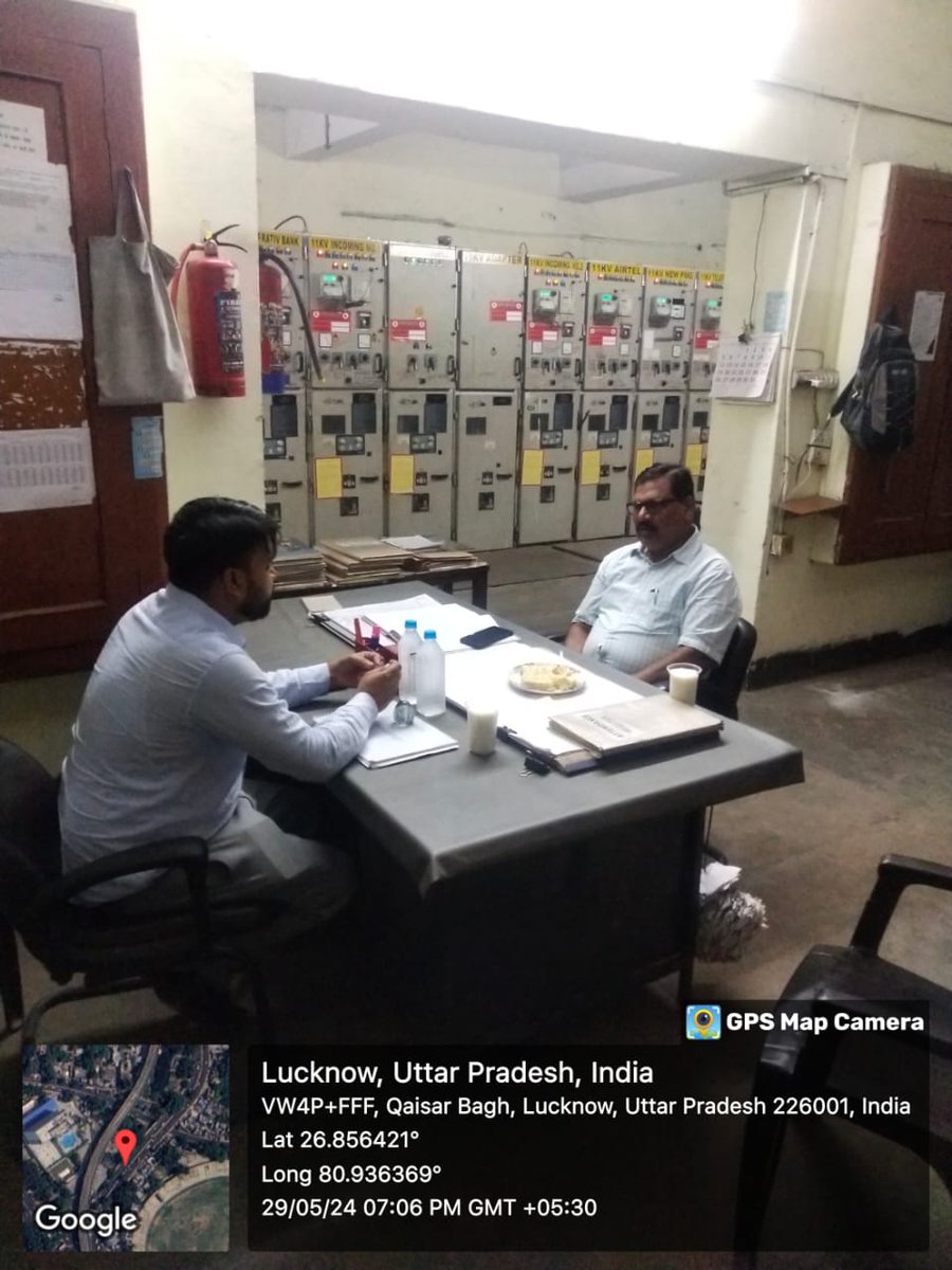 ResidencySdo's tweet photo. 33/11 उपेकन्द्र हनुमानसेतु का अधिक्षण अभियंता आर सी पाण्डे सर द्वारा औचक निरीक्षण किया गया  और पीक ऑवर में सबस्टेशन तैनाती रह के कार्य करने के निर्देश दिए |@Mvvnlcisgomti2 @SEEUDC8 @eeresidenc58397 @UPPCLLKO @aksharmaBharat @mduppcl @ChairmanUppcl https://t.co/3UGXvuy6OC