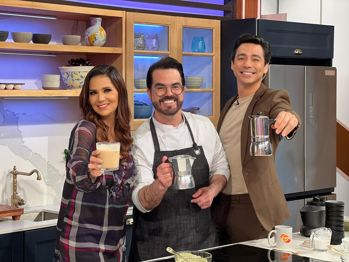 ¡Qué delicia 🤩! Hoy el chef <a href="/waltkovacs/">Walter Kovacs</a> nos enseñará a preparar diferentes recetas con café ☕ sintoniza la señal de #Venevision 📺 y disfruta de esta edición de #PortadasAlDía ☀️