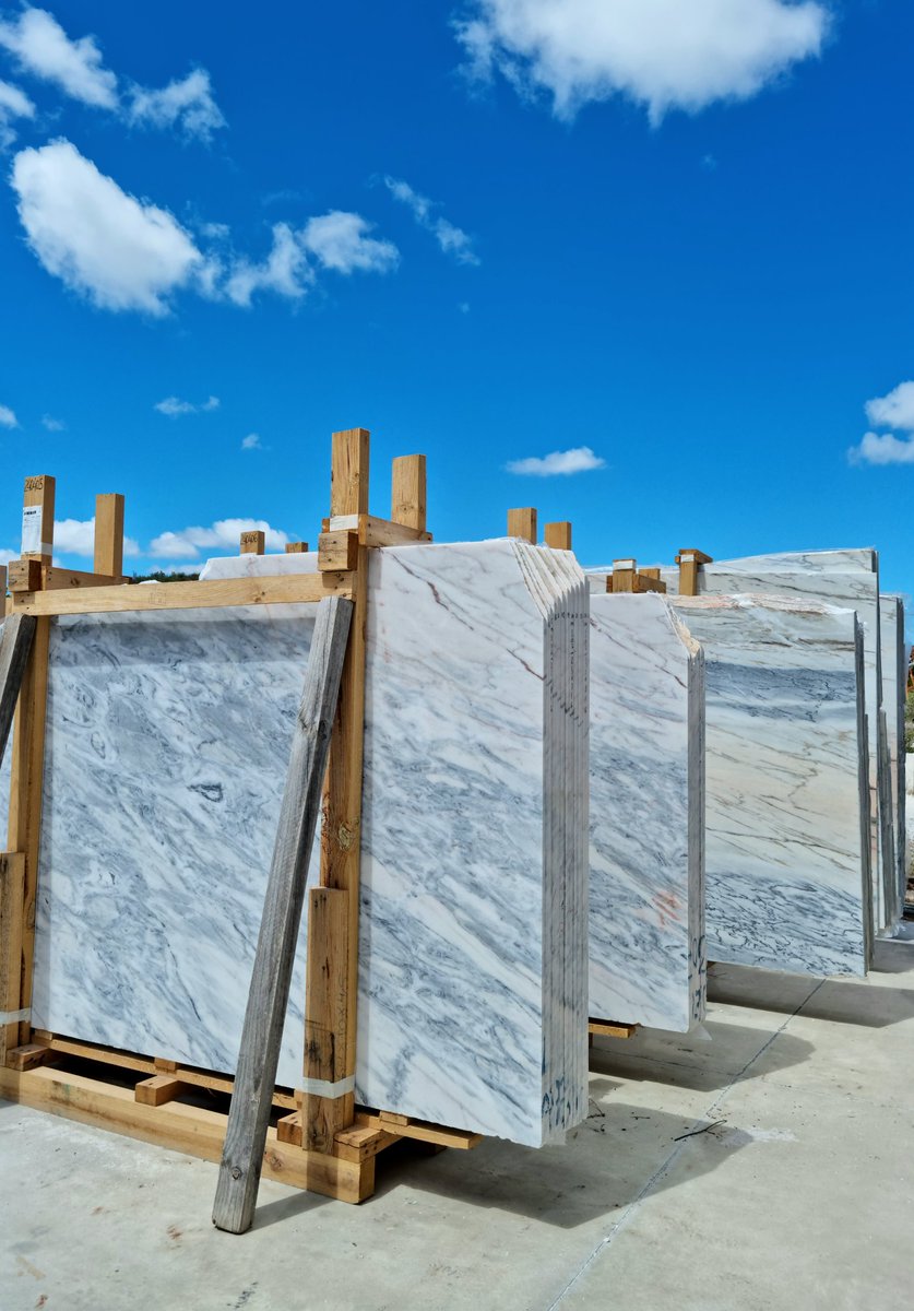 🔹️🔹️🔹️🔹️💠🔹️🔹️🔹️
Bold and different, that's how these marble slabs are characterised 
🔹️🔹️🔹️🔹️💠🔹️🔹️🔹️
#marbleproject #marbledesign #marbledecor #bluemarble