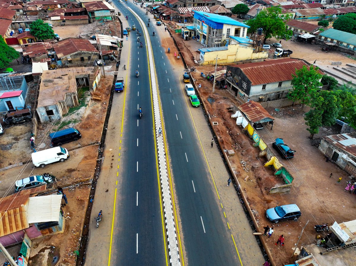 _ibraheemlateef's tweet photo. Breaking: Kwara Governor commissions Adeta -- Oloje road road, Ilorin. The road is named in honour of a revered scholar Sheikh Murtadha Yahya Agodi.

#KwaraForward https://t.co/qUKPHNhInV