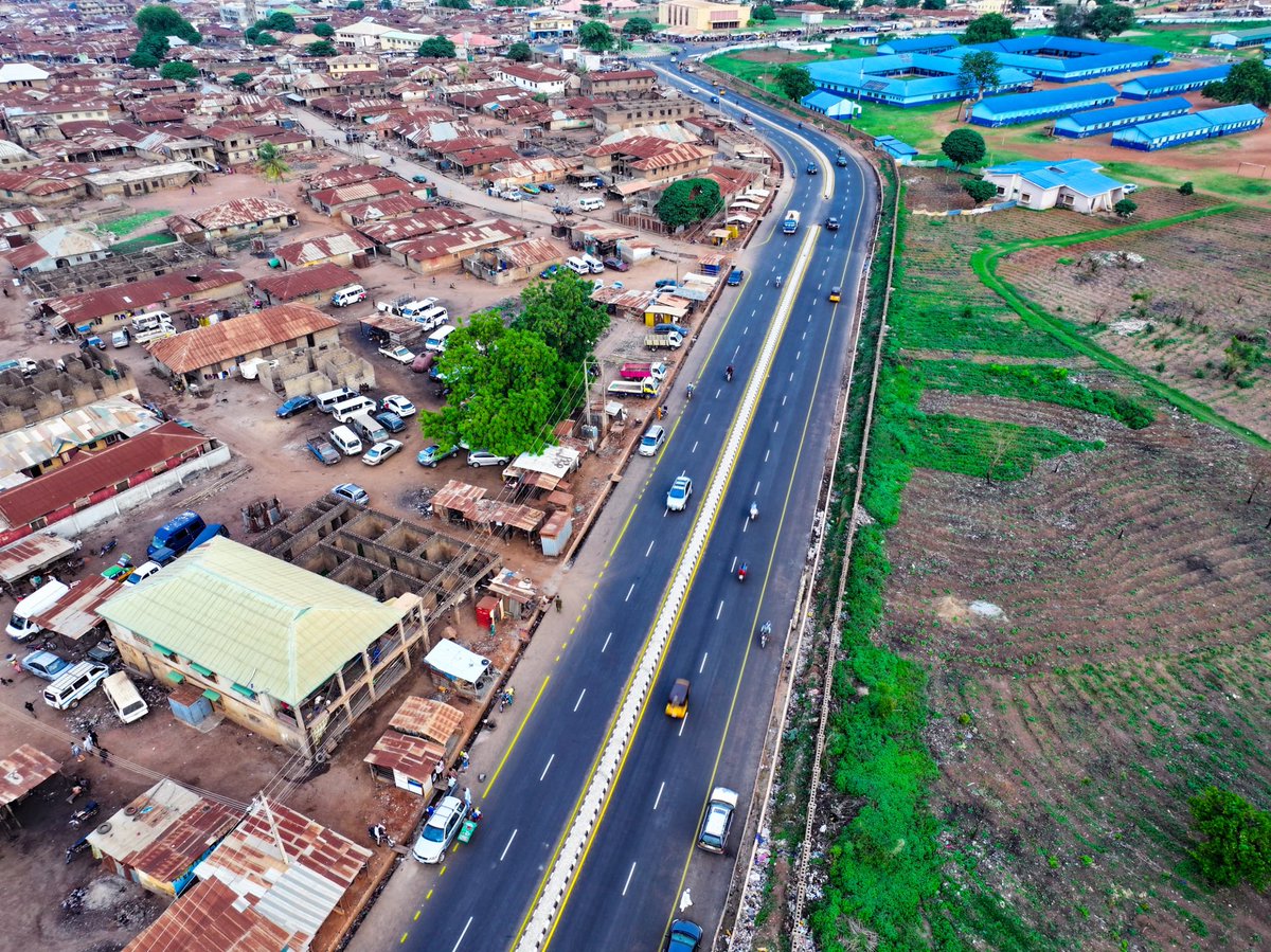 _ibraheemlateef's tweet photo. Breaking: Kwara Governor commissions Adeta -- Oloje road road, Ilorin. The road is named in honour of a revered scholar Sheikh Murtadha Yahya Agodi.

#KwaraForward https://t.co/qUKPHNhInV