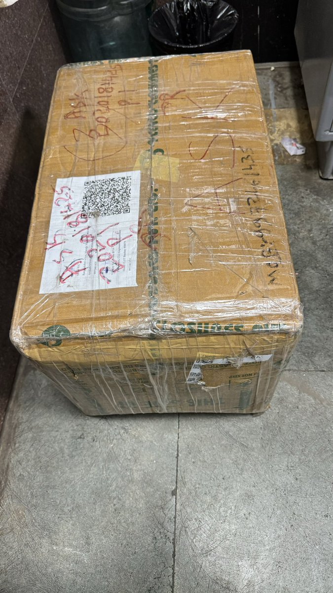 sanjaync2011's tweet photo. @RailwaySeva Thanks a lot for finding my package @RailMinIndia @RailwaySeva @drmmumbaicr @DrmMys thanks for Pushkar Patil sir (CPS Dadar) https://t.co/RTi2LVaa7o