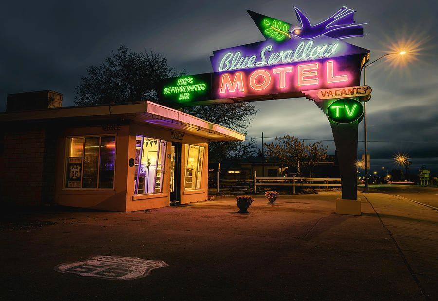 Tucumcari New Mexico Route 66 Motel II buff.ly/3Q3HhUf #route66 #tucumcari #newmexico #neonsigns #neon #night #nightphotography #historic #motel @joancarroll