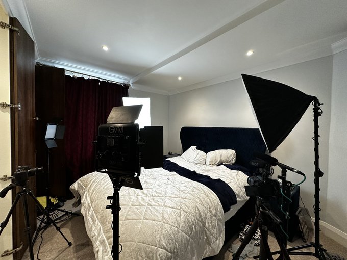 Wrapped filming for the day, what sort of scenes would you like to see? https://t.co/EZQ4oG2dWv