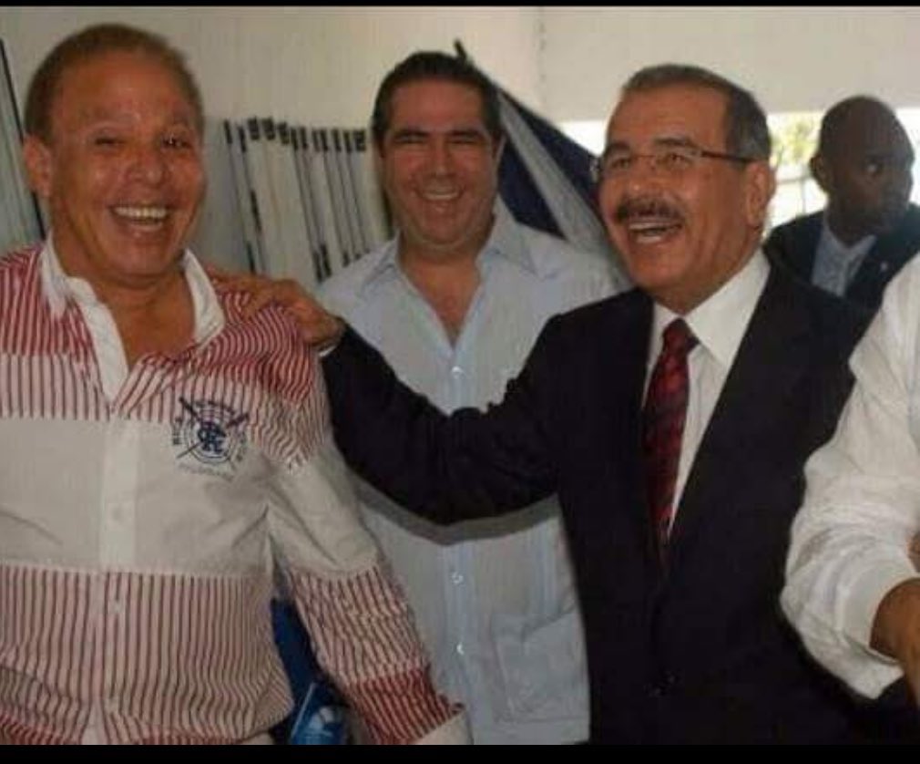 Danilo Medina rodeado de sus testaferros.