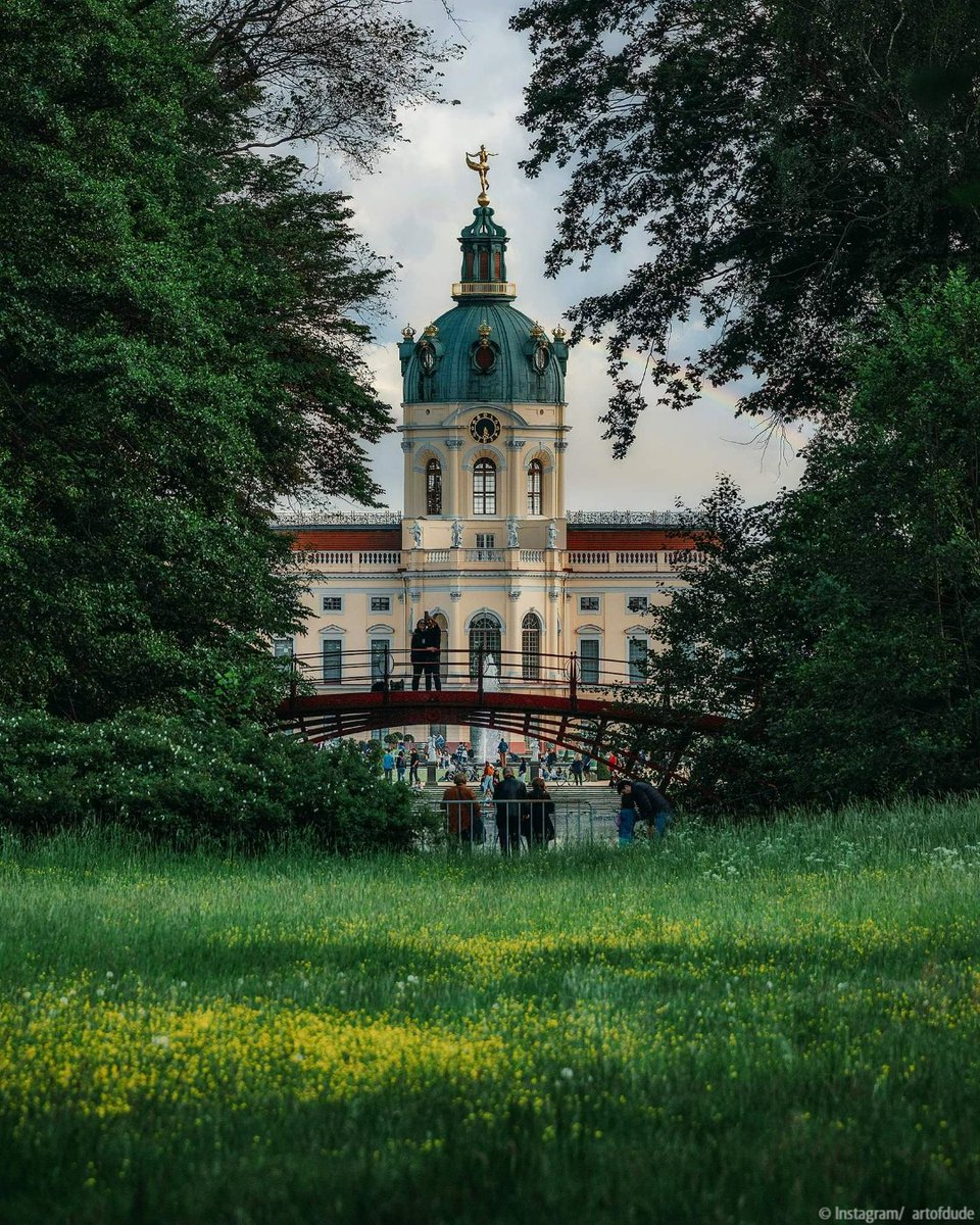 Would you like a bit of romance? 🏰 💐 🌳 

📷 Instagram / artofdude

#visitberlin #berlin