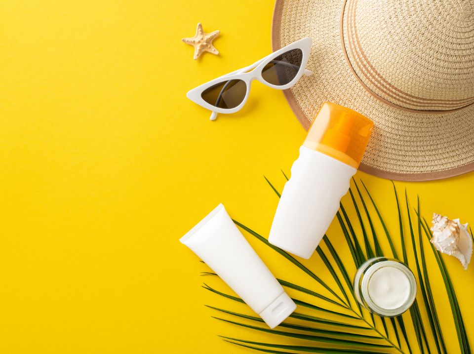 Wondering if you're applying sunscreen correctly? You need about one ounce of cream sunscreen to cover your entire body. Learn how to apply sunscreen effectively and more sun safety tips: bccancer.bc.ca/about/news-sto… #SunSafetyAwarenessMonth