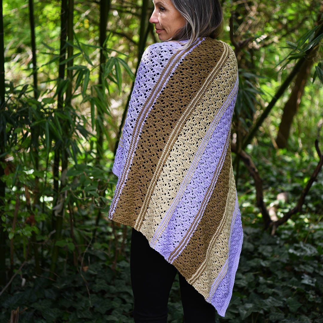CascadeYarns's tweet image. Three Irises Shawl in 220 Superwash Sport
Designed by Nancy Lekx
This free pattern is available on our website - buff.ly/4bNcKSU 
#CascadeYarns #CascadeFreePattern #freepattern #220SuperwashSport #knitshawl #iris #spring #pretty