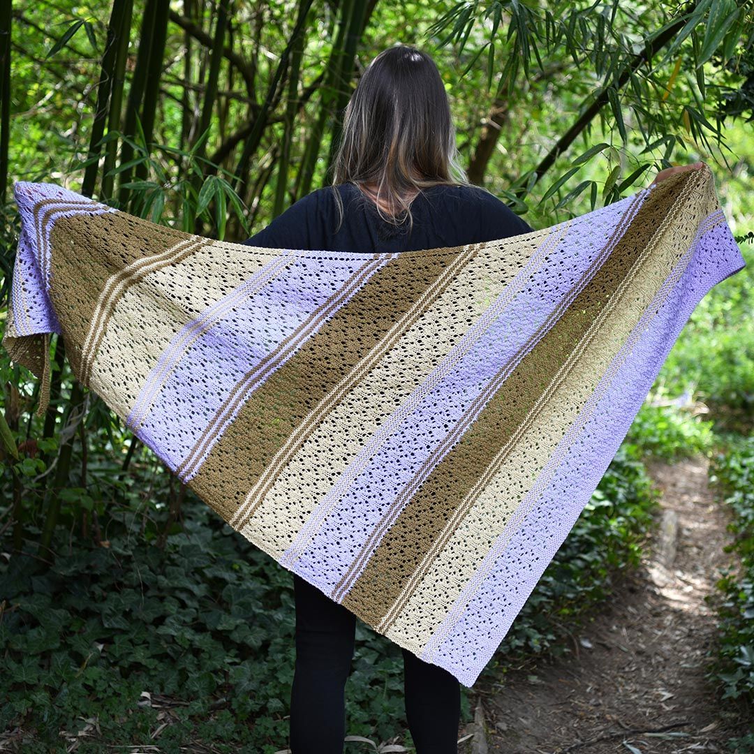 CascadeYarns's tweet image. Three Irises Shawl in 220 Superwash Sport
Designed by Nancy Lekx
This free pattern is available on our website - buff.ly/4bNcKSU 
#CascadeYarns #CascadeFreePattern #freepattern #220SuperwashSport #knitshawl #iris #spring #pretty