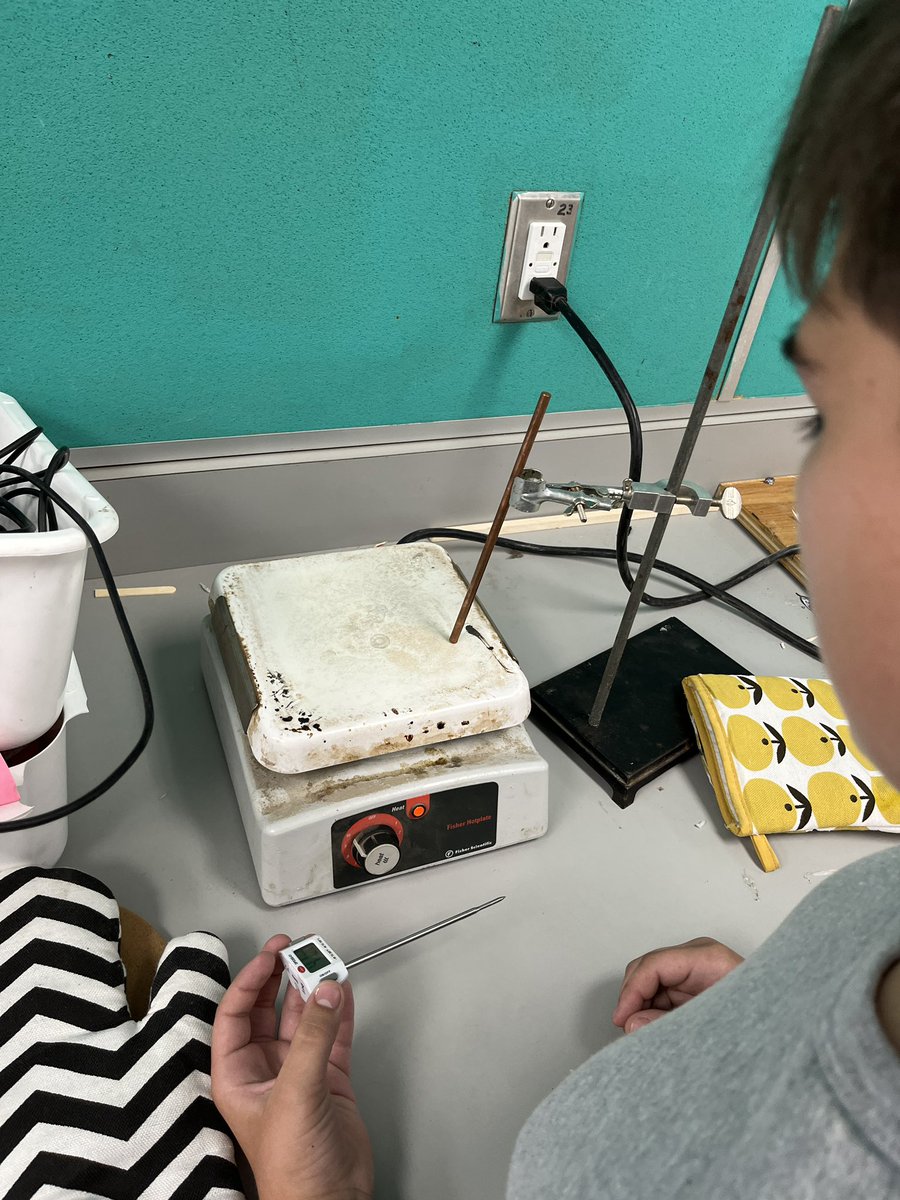 renthestem's tweet photo. Grade 7’s are testing to see which material type is the best at conducting heat energy! #STEM @GandyHappenings @DDSB_STEM https://t.co/A9Mo4ASjSQ
