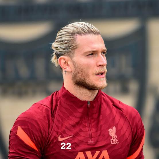 Sema fainali ya mwaka 2018 Real Madrid vs Liverpool ilikuwa tough sana kwa Madrid. Sijui what happened to Loris Karius akapatwa na wenge kwenye game kubwa na muhimu kwenye career yake na Liverpool kwa ujumla. Liverpool fans hawatokaa wamsamehe huyu mwana 😃.