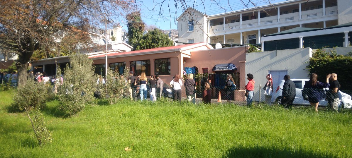 johny_theblessd's tweet photo. I've never seen so many young people eager to Vote. Stood for over 3 hours but it was worth it man. Glad the people came in their numbers, very long queue 's. #voteAncOut
#ElectionDay #2024IsOur1994 https://t.co/eyhurLPiba