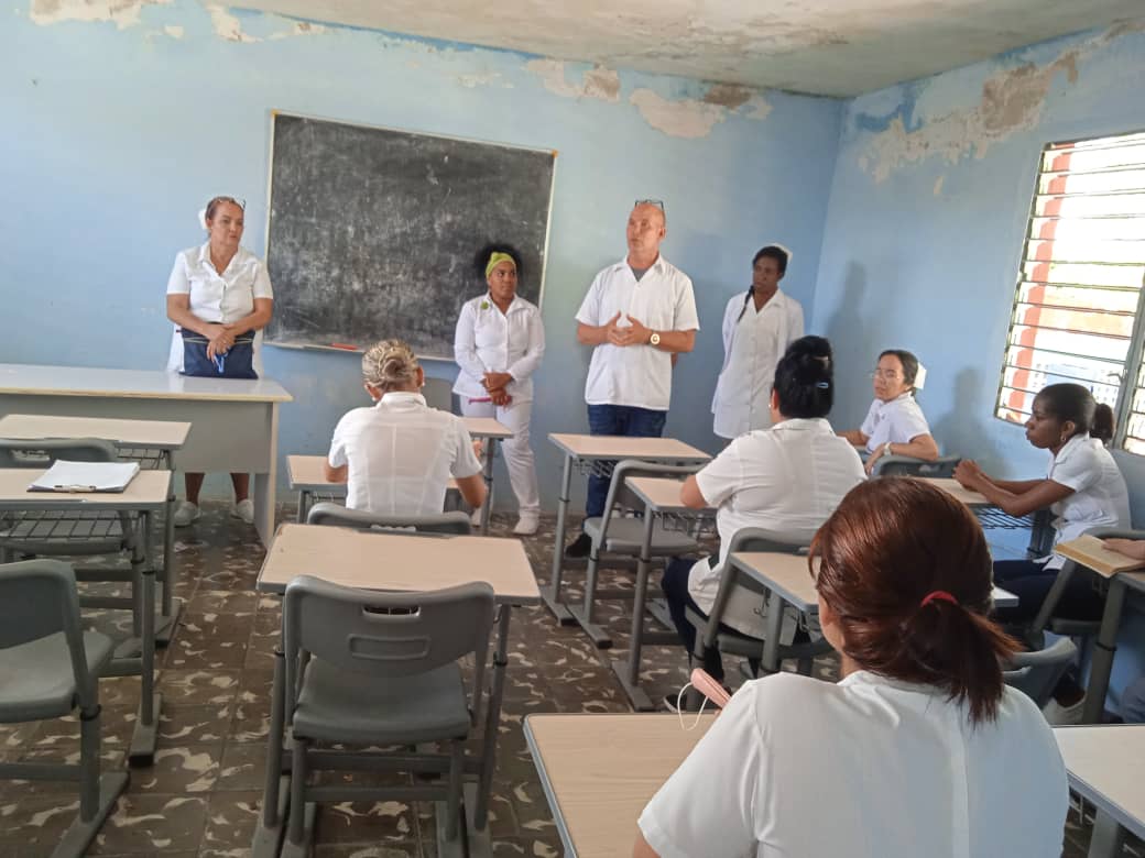 Se realiza  examen estatal de los Estudiantes de enfermería Técnico Básico 12 grado en las  instituciones  y municipios de la provincia . 
#SanctiSpíritusEnMarcha
@DirecSaludSsp
@AlexisLorente
@DeivyPrezMartn1
@FeansiscoQ
@EnfMINSAP
@DiazCanelB
#GenteQueSuma
#CubaPorLaVida