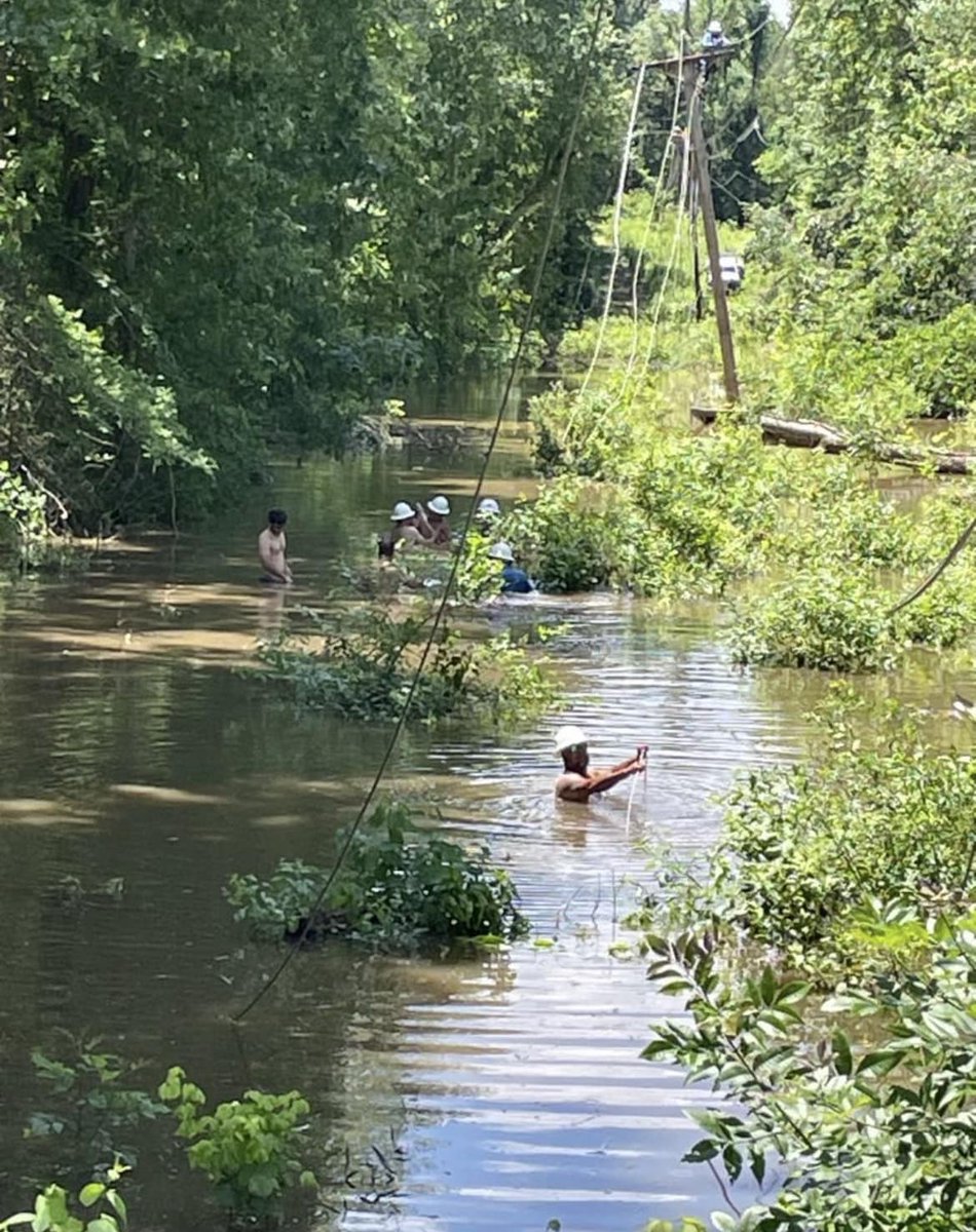 wxornotBG's tweet image. We'd like to take a moment to express our sincere gratitude to all emergency responders &amp;amp; volunteers. From EMTs to firefighters, road crews, rescue squads, all entities of law enforcement &amp;amp; beyond for their service throughout the recent severe weather. And, of course, who could…